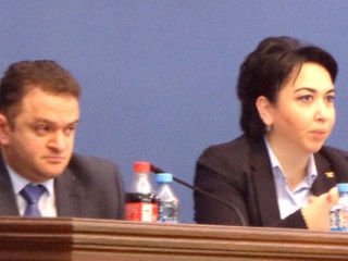 Гедеван Попхадзе и Екатерина Беселия на заседании парламентского комитета по правам человека и гражданской интеграции. Тбилиси, 2.02.2016. Фото: Инна Кукуджанова