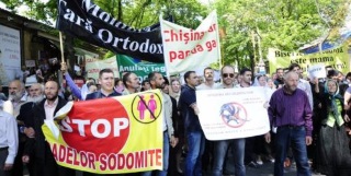 ©2016 Maxim Andreev for GENDERDOC-M. Demonstrators protest in opposition to an LGBT pride march held in Moldova in May 2016