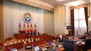 Заседание в парламенте Кыргызстана. Иллюстративное фото с сайта Радио Азаттык