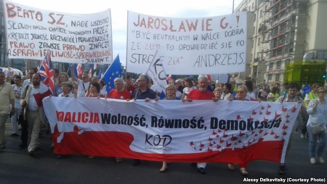 Демонстрация в защиту демократии в Варшаве 4 июня 2016