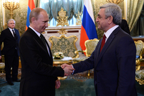 Президент Армении Серж Саргсян (справа) на встрече с президентом России Владимиром Путиным в Москве (2014 г.). Фото пресс-службы президента Армении