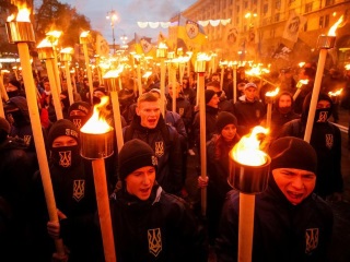 Activists and supporters of the Azov civil corp, Svoboda (Freedom), Ukrainian nationalist parties and the far-right radical group Right Sector take part in a rally to mark Defender of Ukraine Day, in Kiev, Ukraine October 14, 2017. © REUTERS/Gleb Garanich